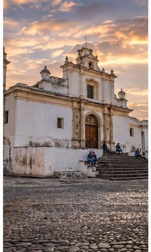 Iglesia colonial de Antigua Guatemala al atardecer