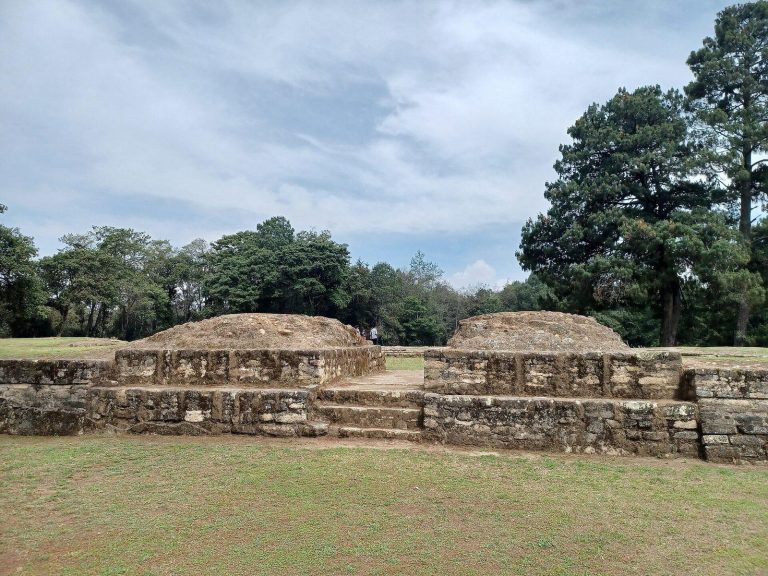 Templo piramidal en Iximche, Tecpan